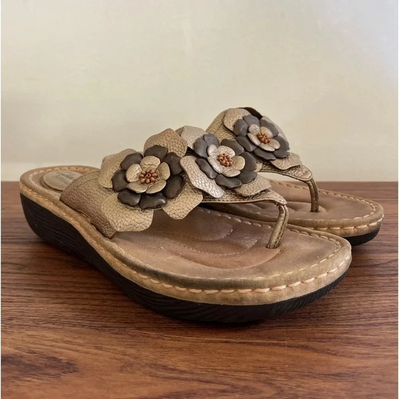 Clark Artisan Sz 9.5 Beaded Floral Metallic Platform Sandals Thongs Boho Femme - Picture 9 of 15